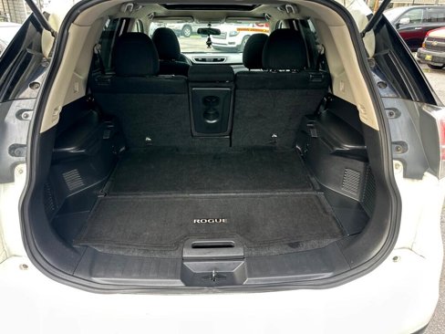 Used 2015 Nissan Rogue SV w/ SV Moonroof Package image 36