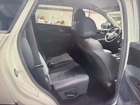 Used 2020 Kia Sorento LX image 14