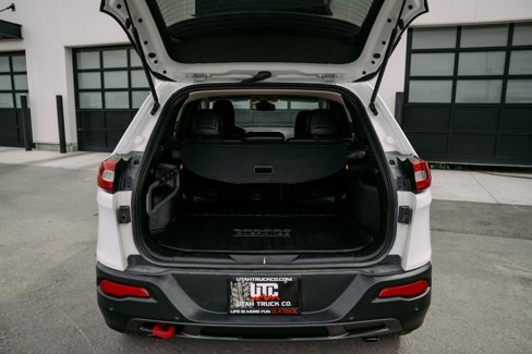 Used 2018 Jeep Cherokee Trailhawk image 10