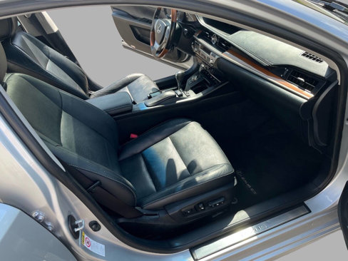 Used 2013 Lexus ES 300h w/ Luxury Pkg image 28