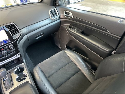 Used 2019 Jeep Grand Cherokee Altitude image 14