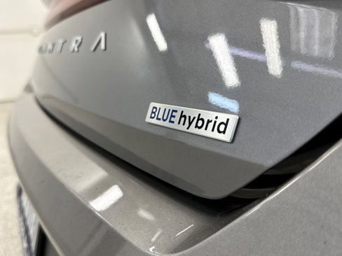 Used 2024 Hyundai Elantra Blue image 26