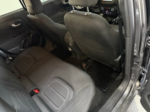 Used 2020 Jeep Renegade Latitude w/ Cold Weather Group image 35