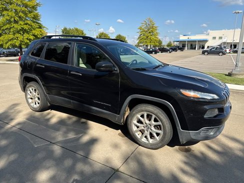 Used 2016 Jeep Cherokee Sport image 7