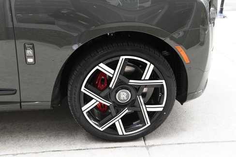 New 2025 Rolls-Royce Cullinan Black Badge image 24