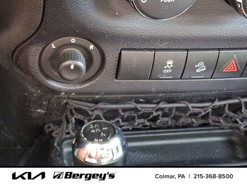 Used 2016 Jeep Wrangler Unlimited Sahara w/ Dual Top Group image 20