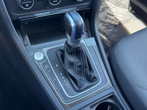 Used 2019 Volkswagen e-Golf SE w/ Driver Assistance Package image 13