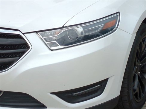 Used 2019 Ford Taurus Limited image 9