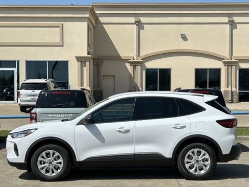 New 2025 Ford Escape Active image 3