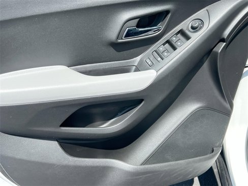 Certified 2022 Chevrolet Trax LT w/ LT Convenience Package image 20