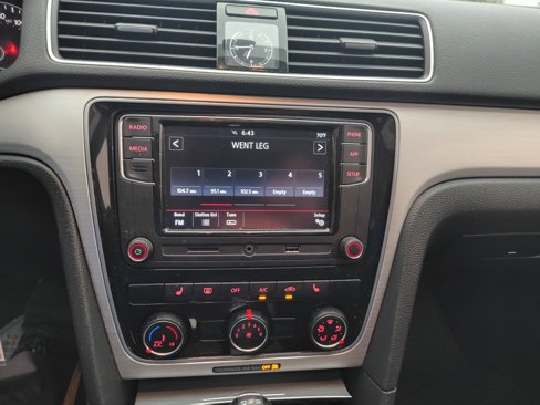 Used 2013 Volkswagen Passat TDI SE image 11