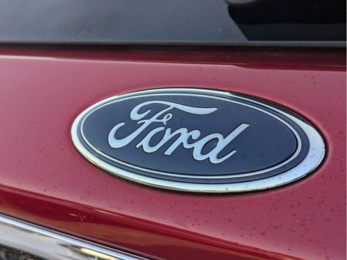 Certified 2022 Ford Explorer XLT w/ Equipment Group 202A image 7