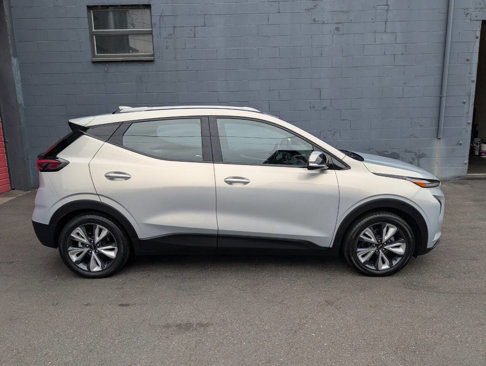 Used 2022 Chevrolet Bolt EUV LT w/ Convenience Package image 2