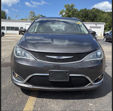 Used 2019 Chrysler Pacifica Touring-L image 7