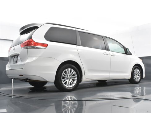 Used 2014 Toyota Sienna image 24