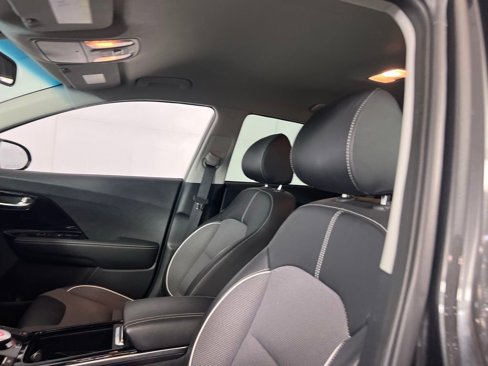 Used 2022 Kia Niro EX image 25