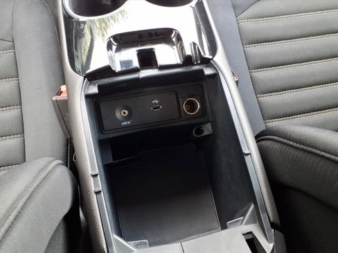 Used 2015 Ford Fusion SE image 11