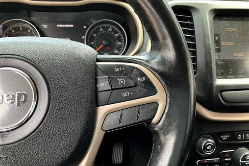Used 2015 Jeep Cherokee Limited image 12