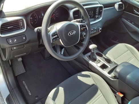 Used 2020 Kia Sorento LX image 11