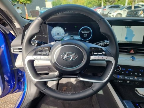 Used 2023 Hyundai Elantra Limited image 25