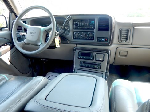 Used 2002 GMC Yukon Denali image 17