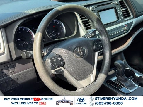 Used 2017 Toyota Highlander LE image 18