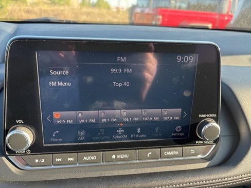 Used 2024 Nissan Rogue SV image 11
