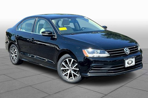 Used 2017 Volkswagen Jetta SE image 2