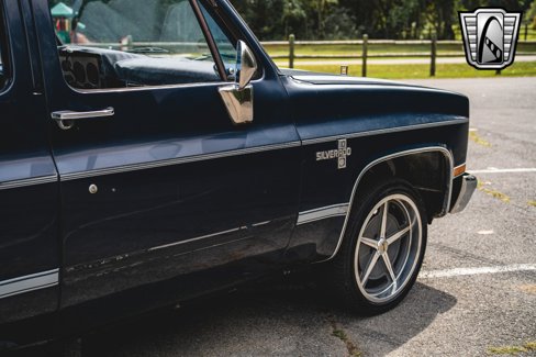 Used 1985 Chevrolet Suburban 2WD image 16