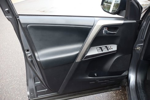 Used 2018 Toyota RAV4 XLE image 7