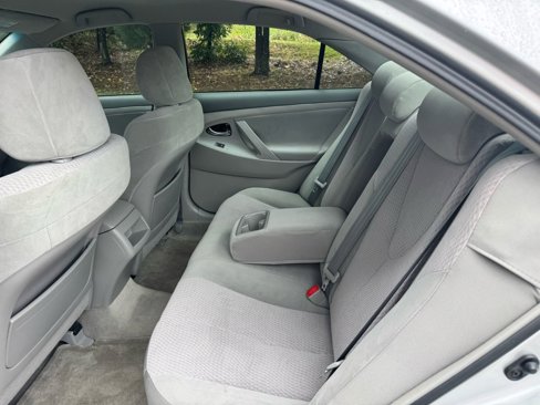 Used 2010 Toyota Camry LE image 24