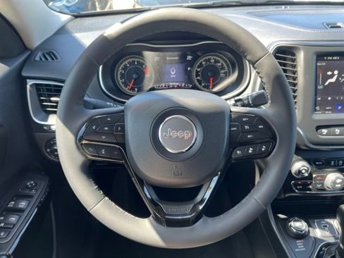 Used 2023 Jeep Cherokee Altitude Lux image 16