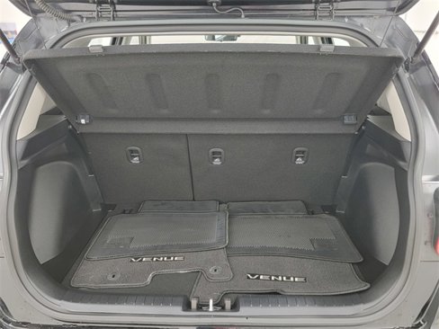 Used 2022 Hyundai Venue SE image 17