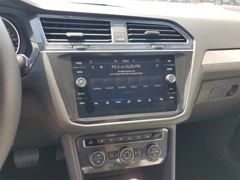 Used 2021 Volkswagen Tiguan SE image 25