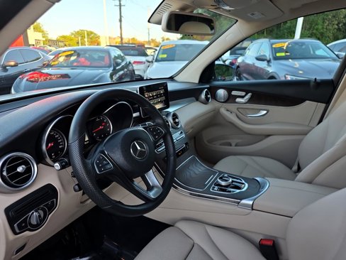 Used 2019 Mercedes-Benz GLC 300 4MATIC w/ Premium Package image 31
