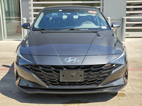 Used 2023 Hyundai Elantra SE image 3
