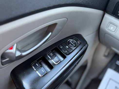 Used 2020 Kia Sedona LX image 23