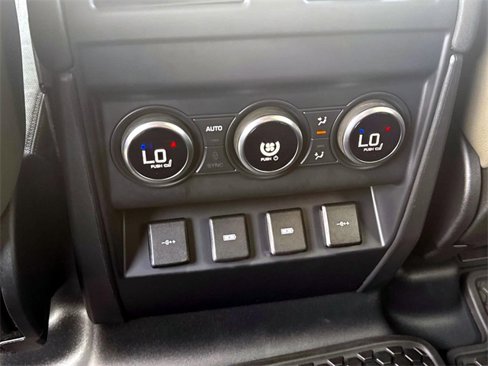 Used 2020 Land Rover Defender 110 SE image 14