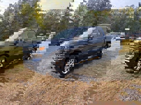 Used 2022 Chevrolet Silverado 1500 Custom image 3