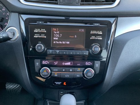Used 2016 Nissan Rogue SV image 16