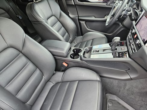 Certified 2025 Porsche Macan image 22
