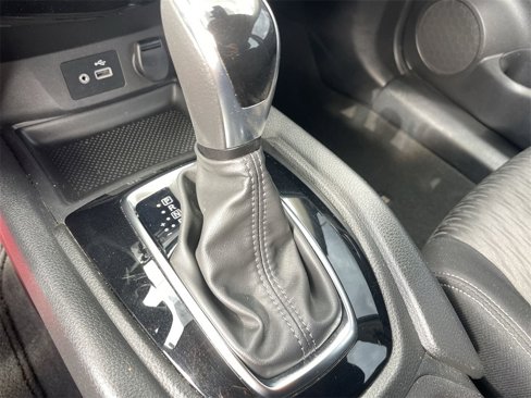 Used 2020 Nissan Rogue S image 24
