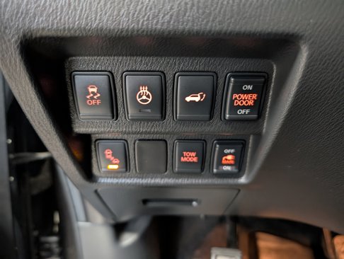 Used 2015 Nissan Pathfinder Platinum w/ Family Entertainment Package image 29