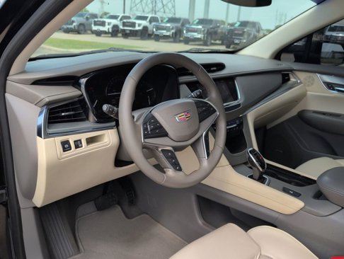 Used 2017 Cadillac XT5 Luxury w/ Driver Awareness Package image 2