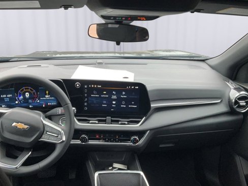 New 2025 Chevrolet Equinox LT image 2