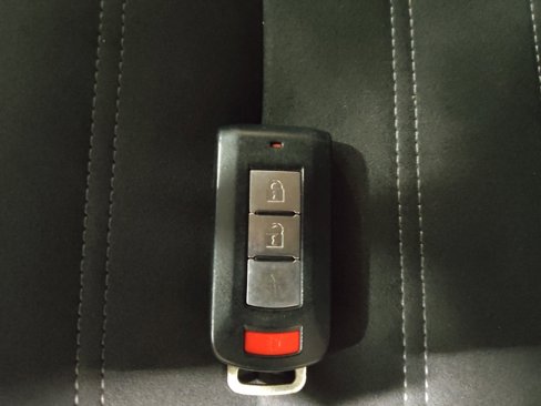 Used 2019 Mitsubishi Outlander SE image 32