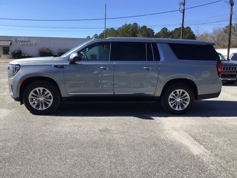 Used 2023 GMC Yukon XL SLT image 4