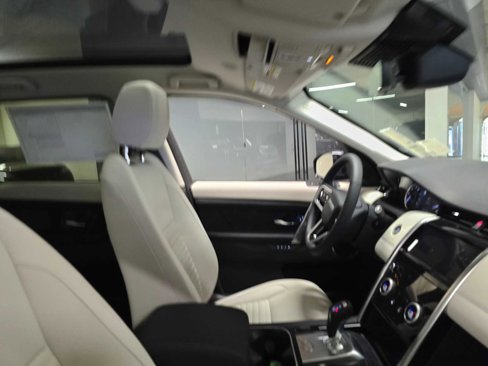 Certified 2023 Land Rover Discovery Sport SE image 10