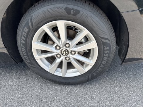Used 2025 Toyota Camry LE image 32