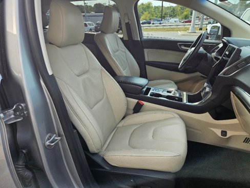 Used 2022 Ford Edge Titanium image 16